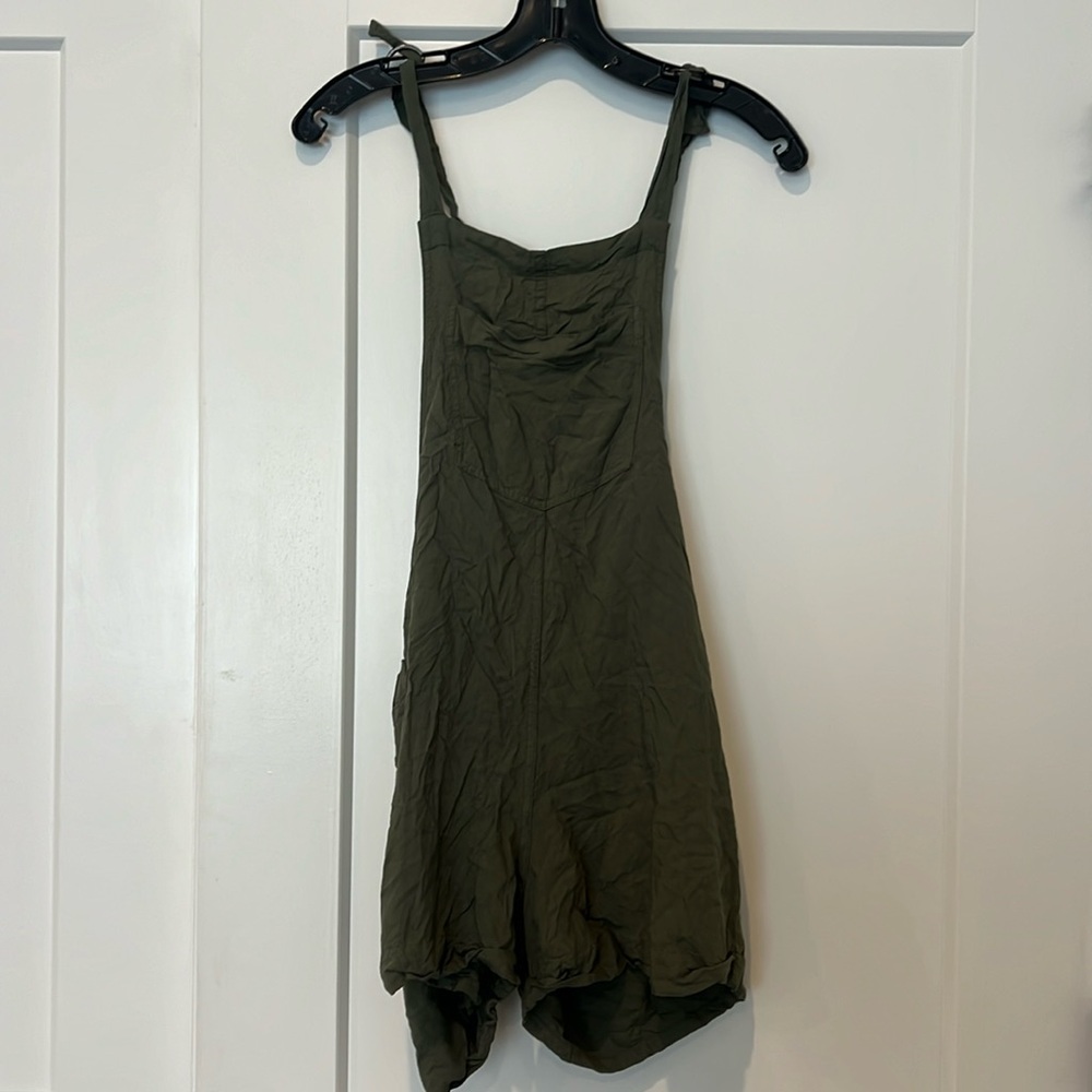 Women’s hunter green overalls with adjustable straps and pocket